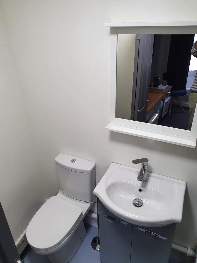Red Lion Rooms - Self Check In Dalton-in-Furness Esterno foto